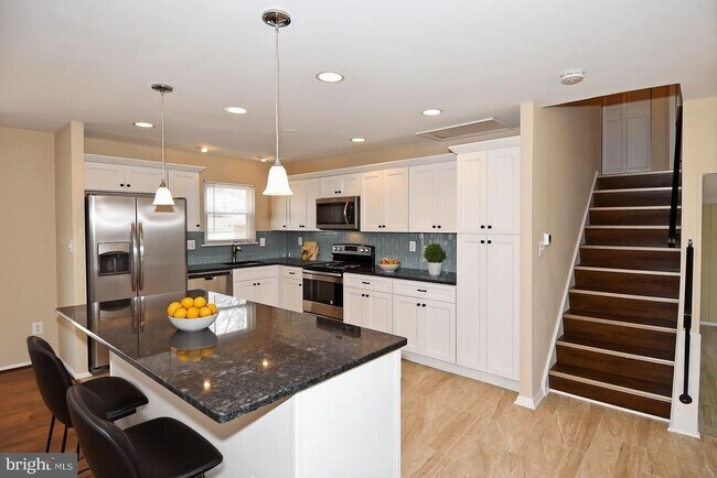 Building Photo - 1209 Marton St