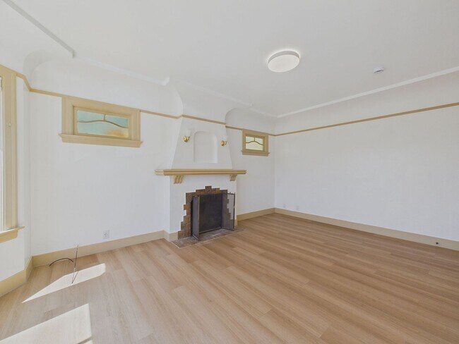 Building Photo - 58 Vale St