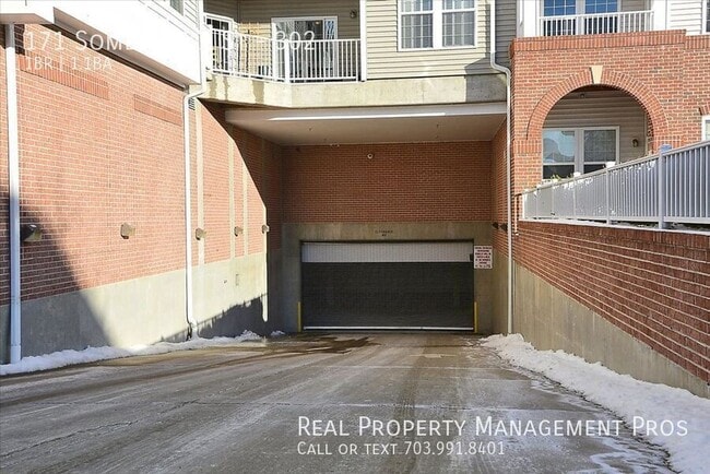 Building Photo - 171 Somervelle St