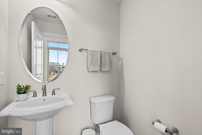 Building Photo - 9134 Kenway Ln