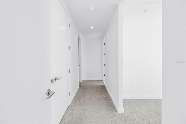 Building Photo - 400 Central Ave