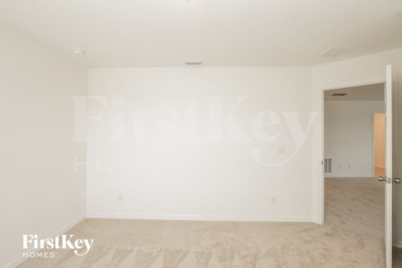 Building Photo - 5086 Royal Point Ave