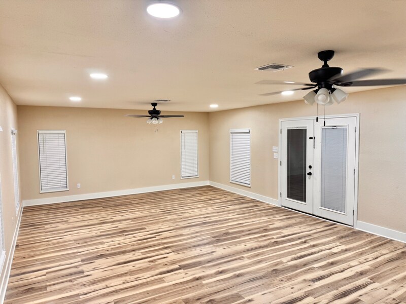 Building Photo - 11012 Sunny Dr