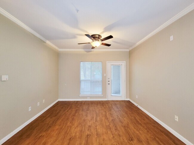 Building Photo - Beautifully Updated 2-Bedroom, 1-Bath Condo!
