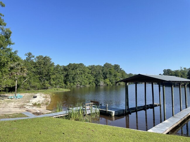 Building Photo - Riverfront Living with Private Boat Launch