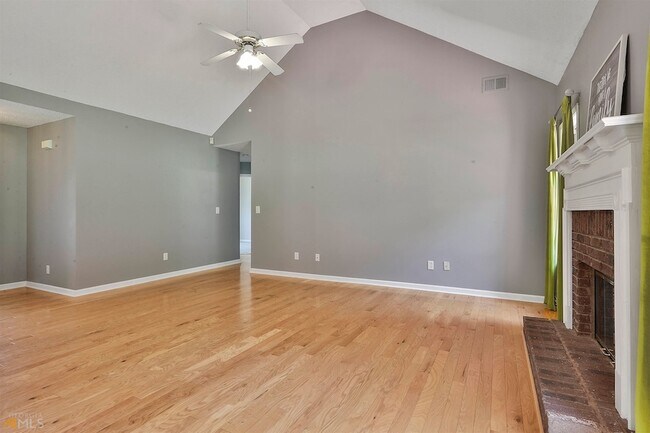 Building Photo - 100 Riverside Walk