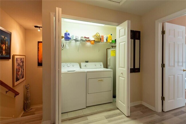 Building Photo - 987 Wellington Ct