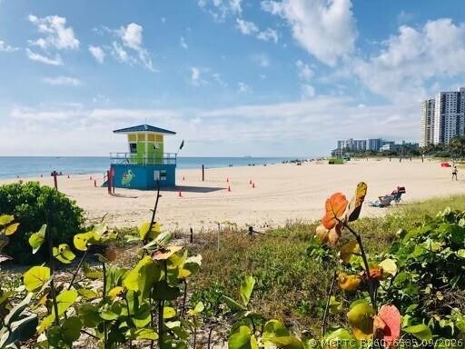 Building Photo - 424 N Riverside Dr