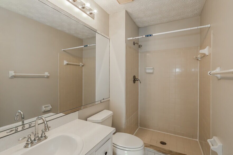 Building Photo - 3610 N Ride Dr