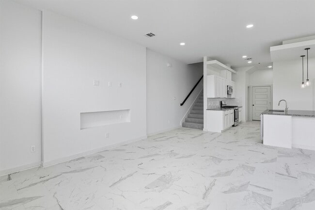 Building Photo - 2927 El Fenice Ln