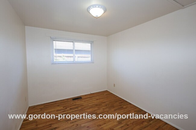 Building Photo - SE Tenino St - Brentwood-Darlington ranch-style 3 bedroom home