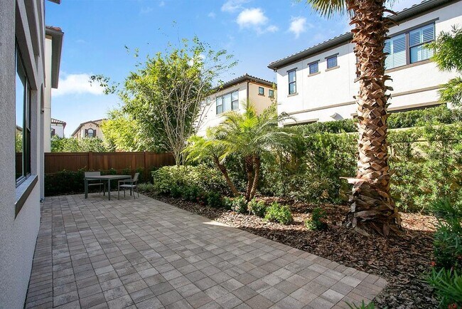 Building Photo - 8455 Via Vittoria Way