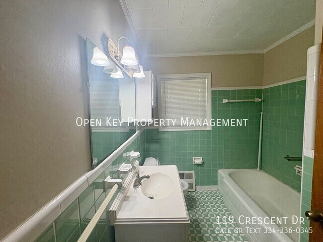 Building Photo - 119 Crescent Dr