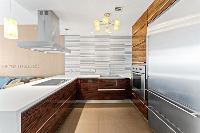 Building Photo - 1100 Biscayne Blvd