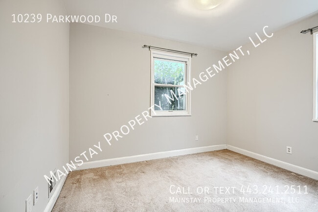 Building Photo - 10239 Parkwood Dr