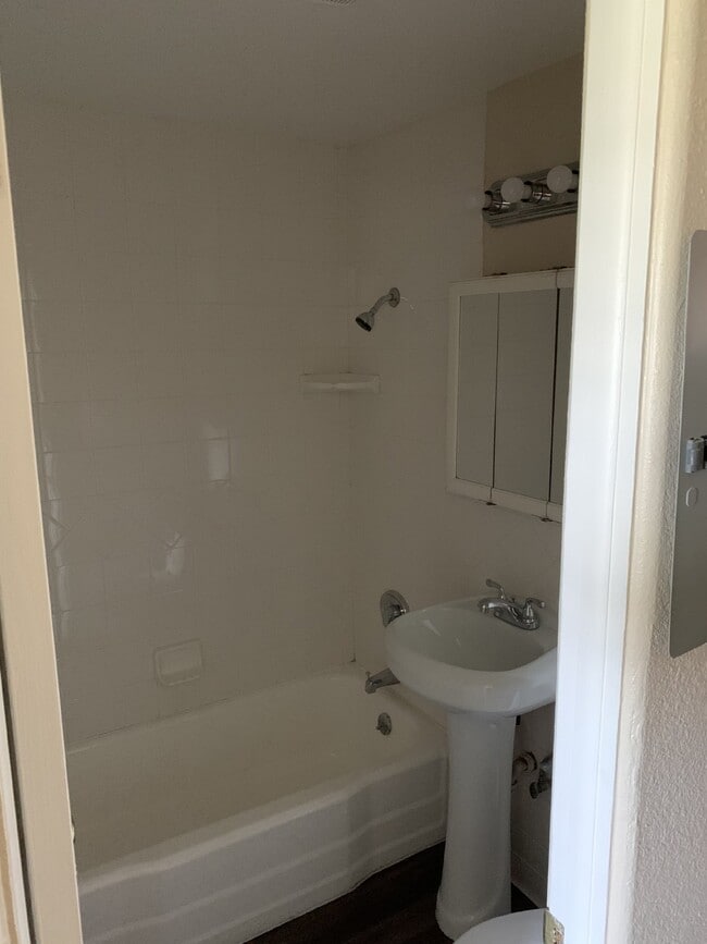 Building Photo - Available August 10 | 1 Bed • 1 Bath • 620 Sq Ft