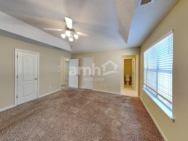 Building Photo - 210 Summer Hill Cir