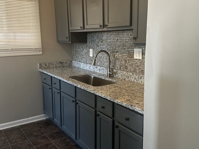 Building Photo - BEAUTIFUL 3 BEDROOM HOME