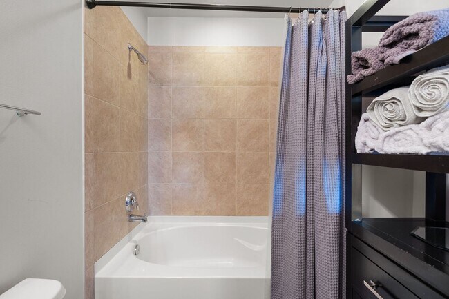 Building Photo - Fully Furnished SoBro Condo At Encore