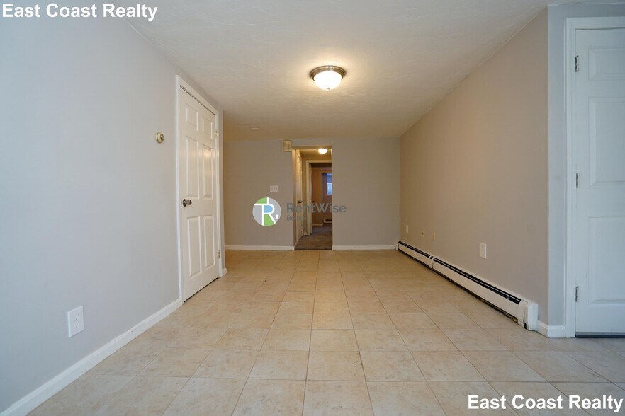 Building Photo - 21 Linden St