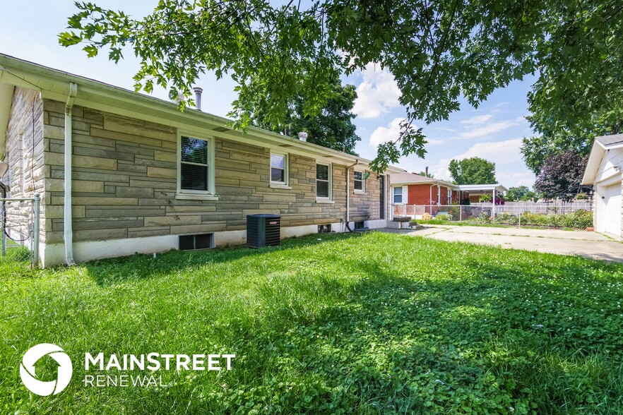 Building Photo - 8003 Canna Dr