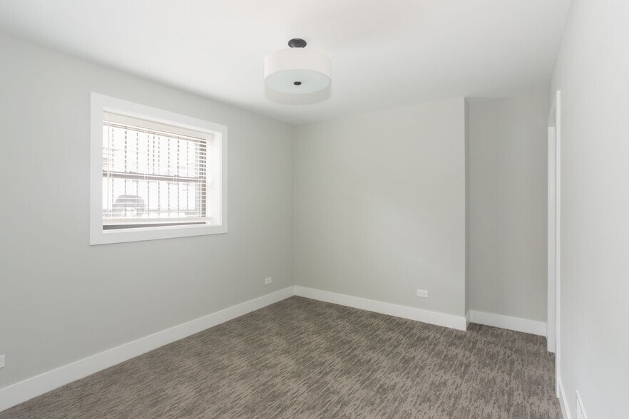 Building Photo - 4411 N Seeley Ave