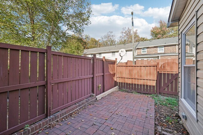 Building Photo - 3915 Valley Ct