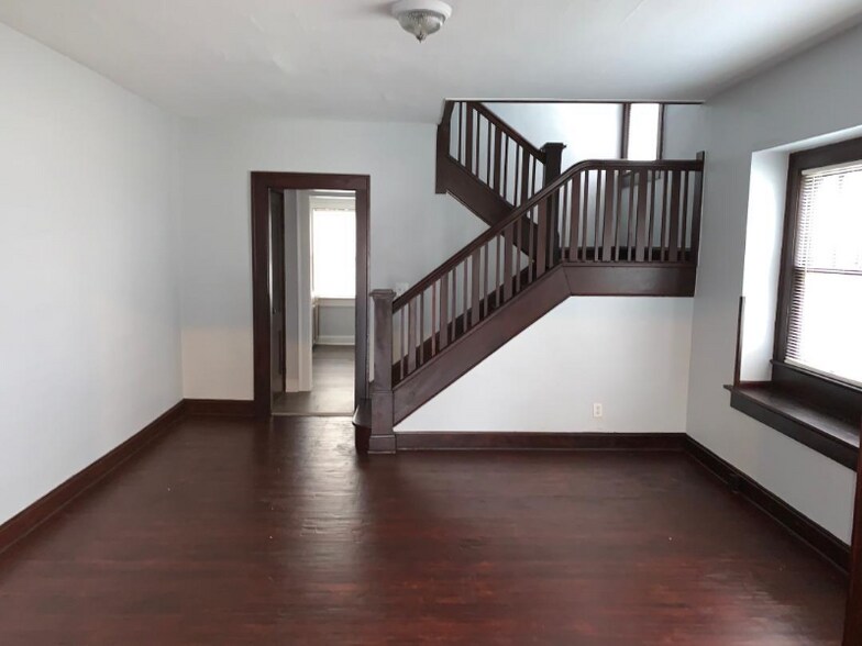 Primary Photo - 4224 Carrollton Ave