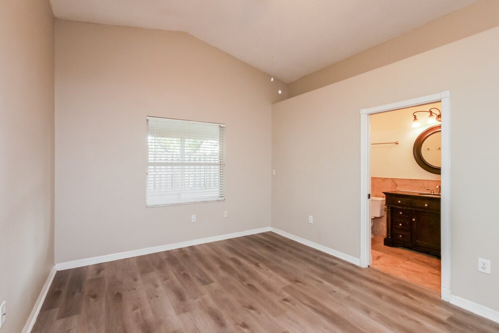 Building Photo - 428 Lakeside Cir