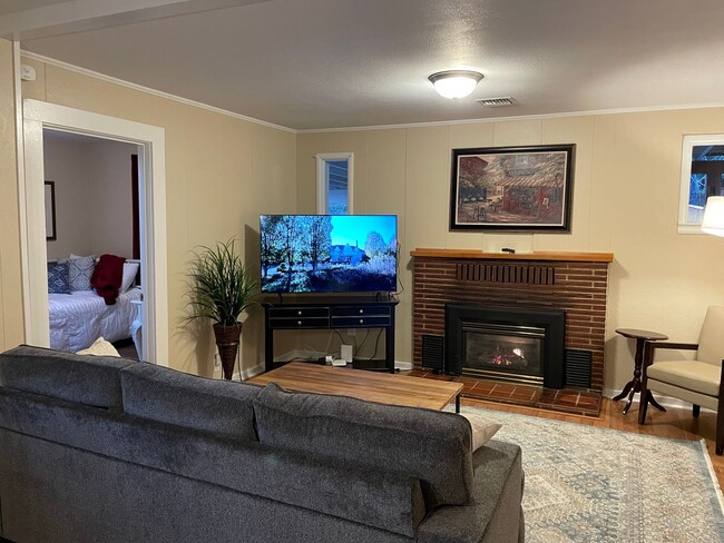 Building Photo - Hillside Cottage! Charming home with a view, 3-bd, 1-ba, fireplace, garage $300 Utility Fee