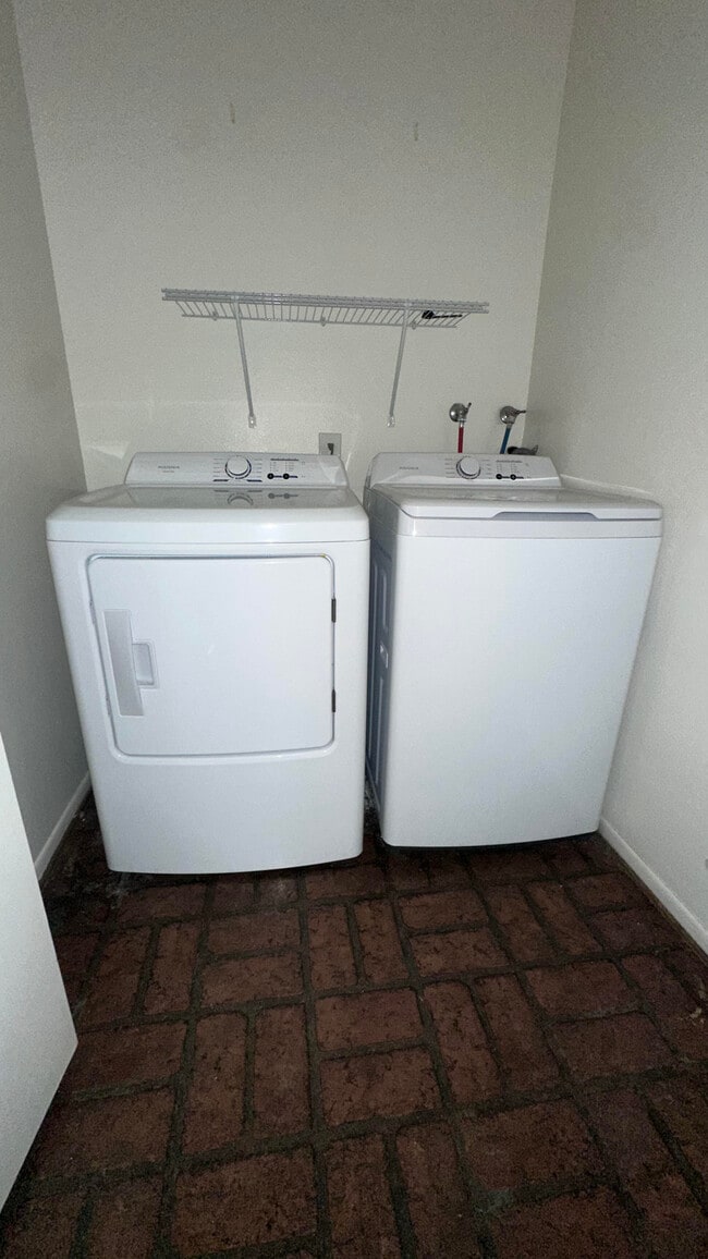 Building Photo - 10506 Sunland Blvd