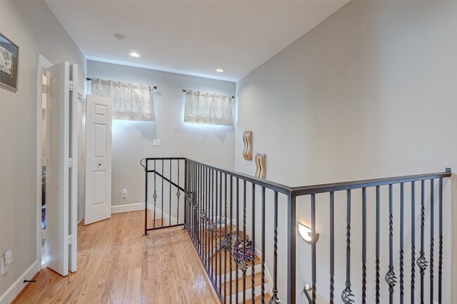 Building Photo - 410 Fowler St