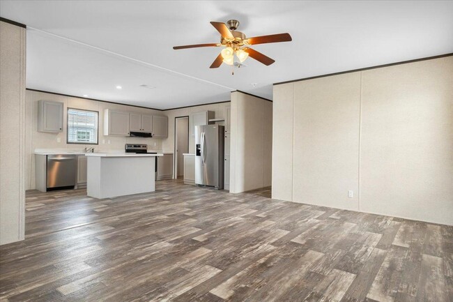 Building Photo - 6680 Hidden Oaks Dr