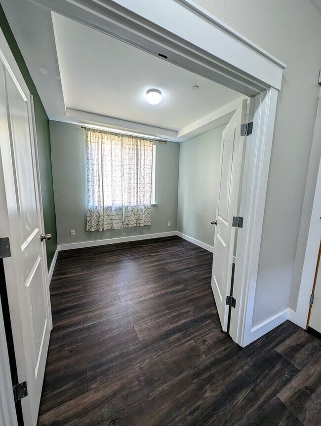 Building Photo - Stylish & Convenient Living - Bremerton 4 ...