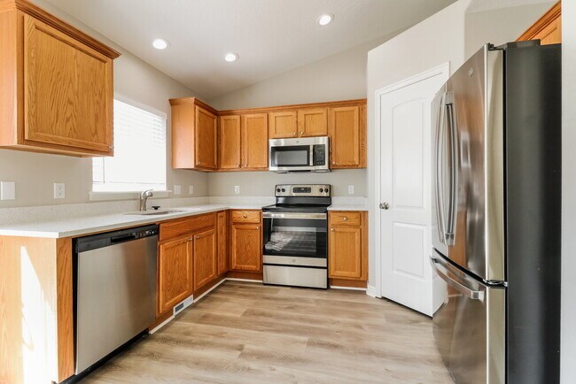 Building Photo - 2114 Juniper Dr