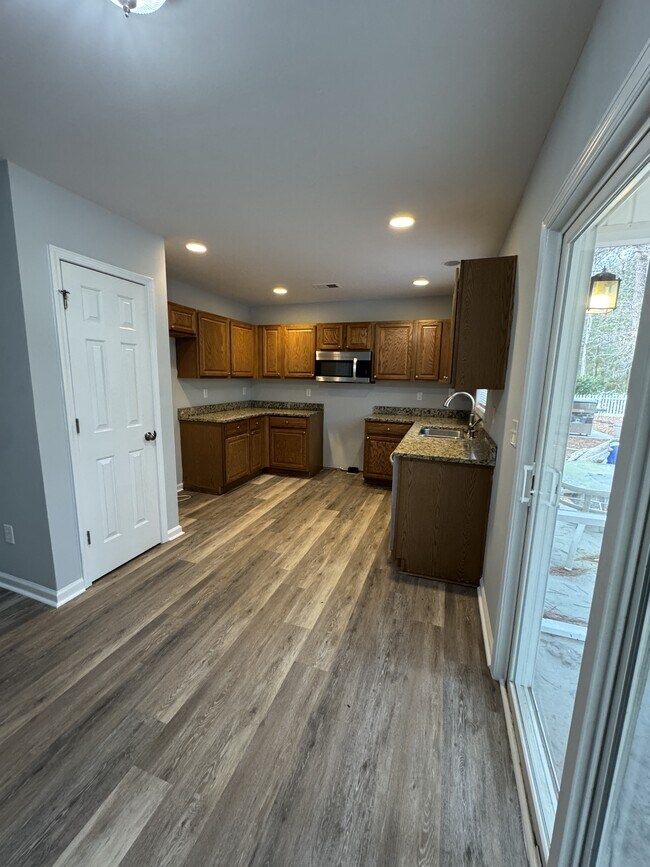 Building Photo - 4529 Farm Lake Dr