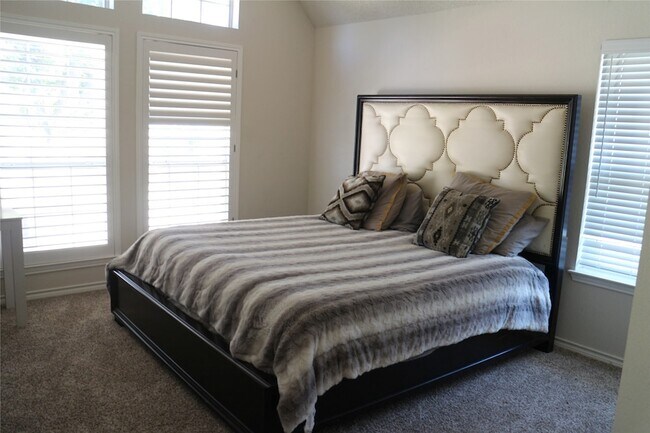 Building Photo - 1936 Gansett Dr