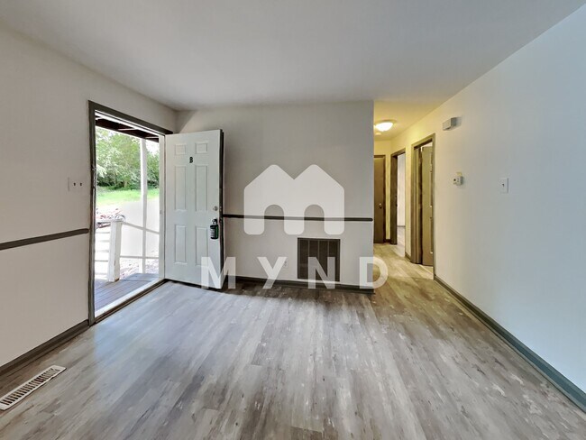 Building Photo - 1600 Poole Rd Unit B