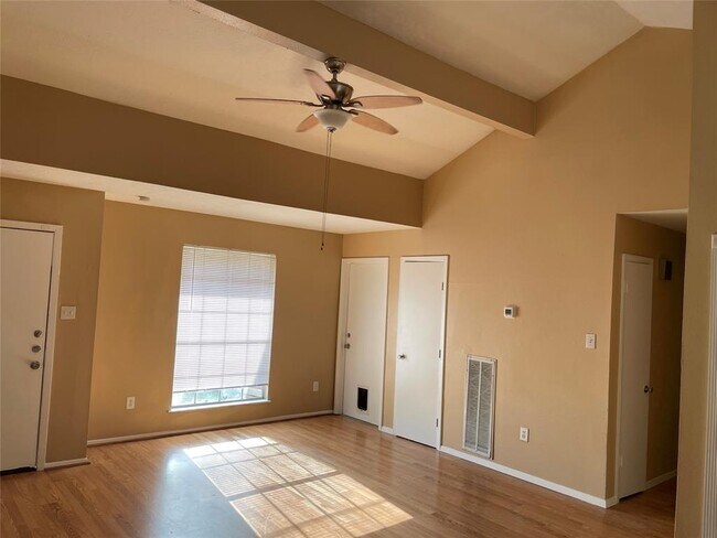 Building Photo - 1011 E Brompton Dr