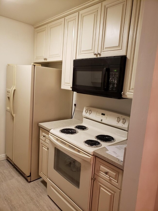 Building Photo - 5460 White Oak Ave