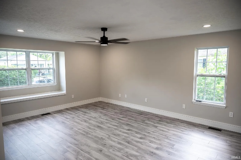 Building Photo - 916 E Dixon St