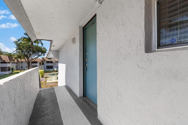 Building Photo - 8406 W Sample Rd