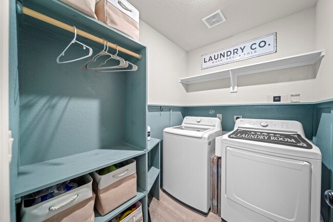 Building Photo - 14346 High Hl Dr