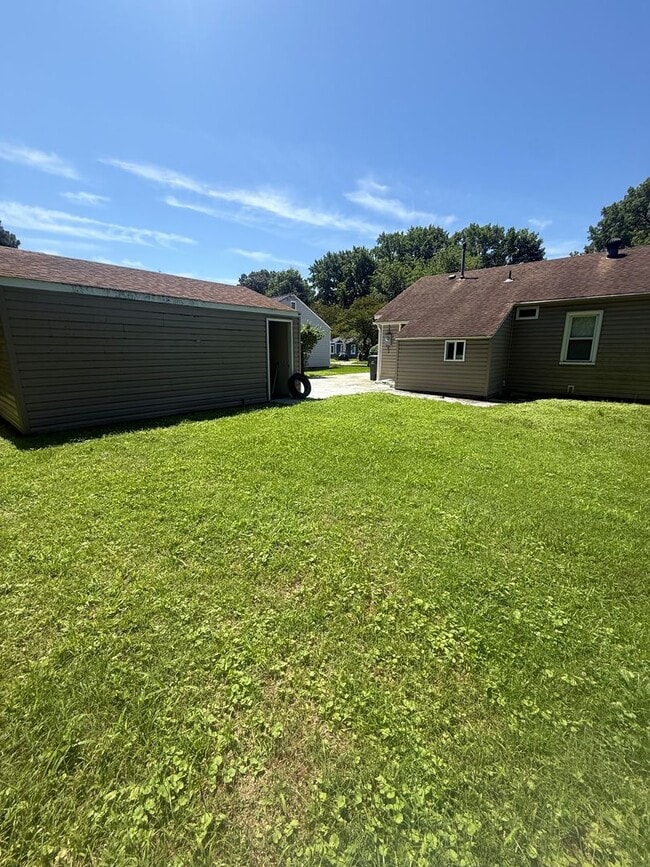 Building Photo - Cozy 2 Bed home Available Now!