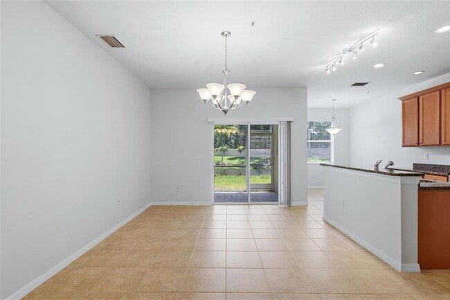 Building Photo - 3717 Parkridge Cir
