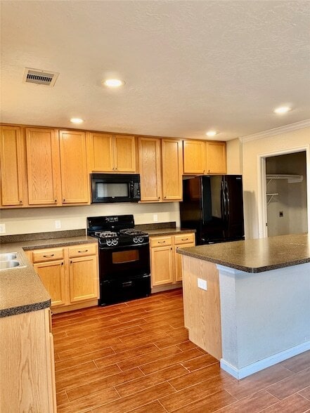 Building Photo - 16010 Limestone Lake Dr