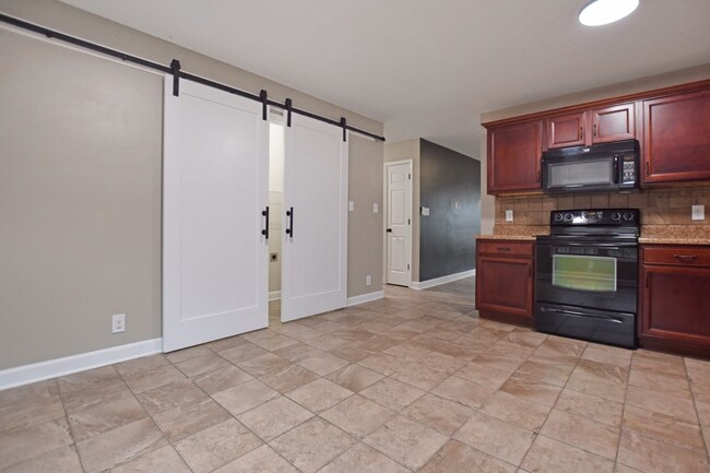 Building Photo - Pet Friendly Three Bedroom!