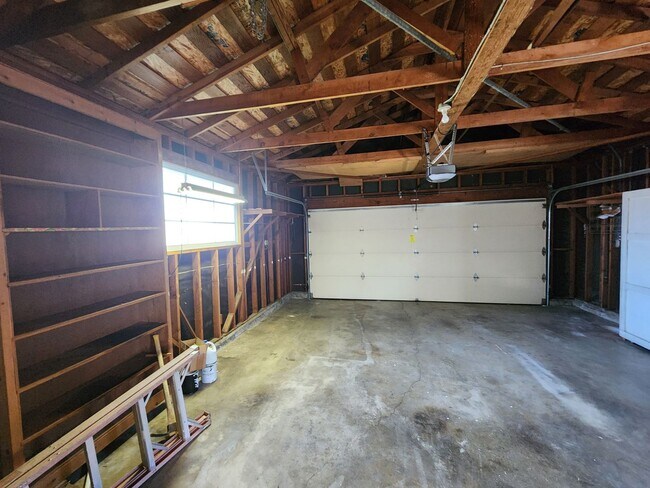 Building Photo - Charming Single Family Home Located in Sou...