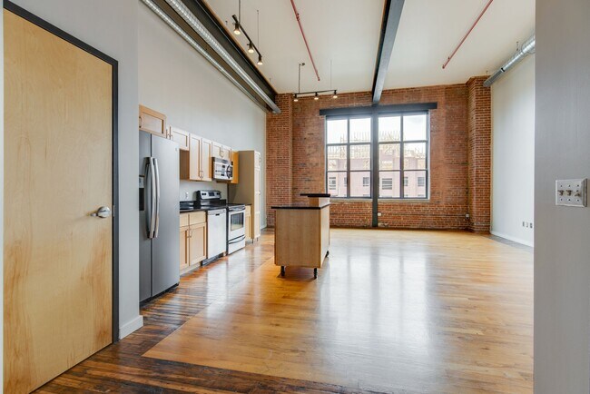 Building Photo - 1350 Rosa L Parks Blvd