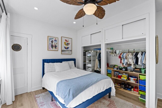 Building Photo - 715 Kaye St